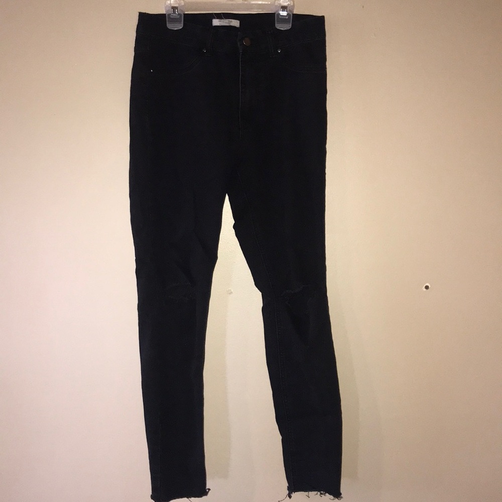 Black hole jeans